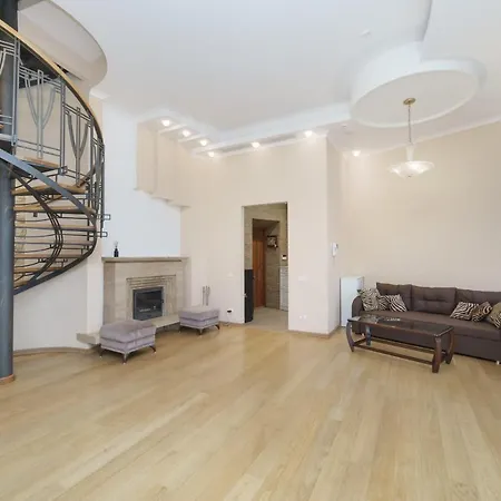 Katerynyska 2 Level With Sauna אודסה